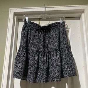 Black and White floral skirt Lulu’s size medium